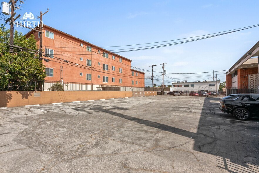 More Photos Of 8621 Bellanca Ave, Los Angeles Office For Sale