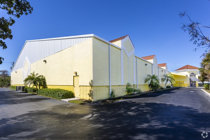 Primary Photo Of 12180 Metro Pky, Fort Myers Distribution For Lease