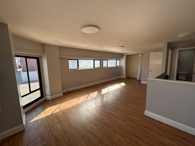 More Photos Of 1719-1733 Jefferson St, Oakland Storefront For Sale