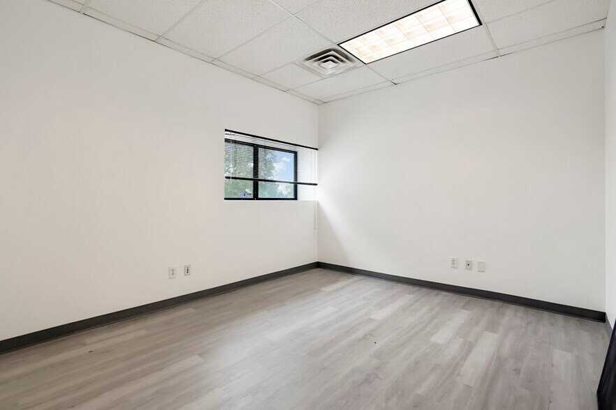 More Photos Of 1740 Skyway Dr, Longmont Warehouse For Lease