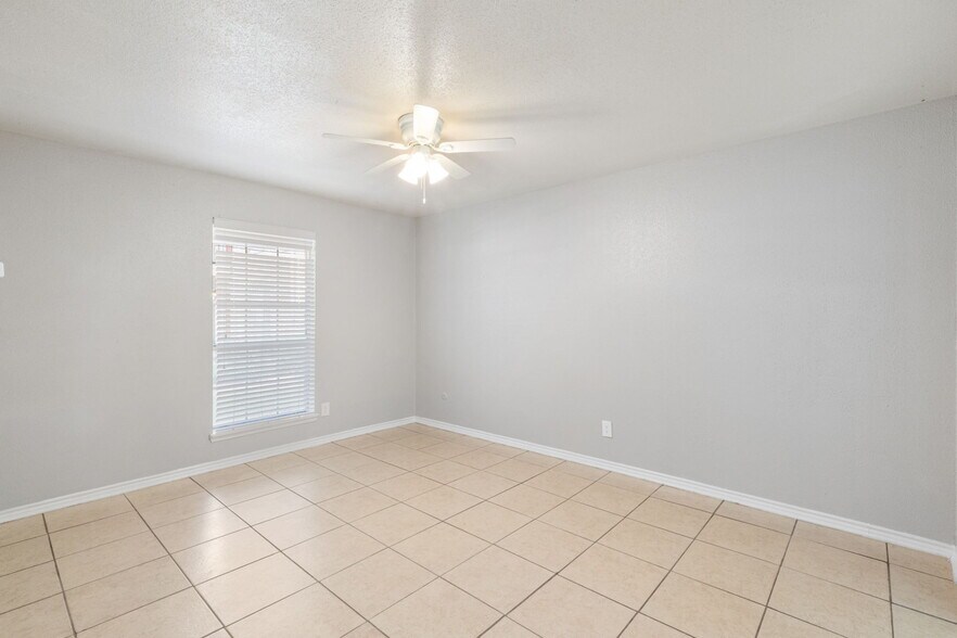 More Photos Of 2451 Lake Rd, Huntsville Apartments For Sale