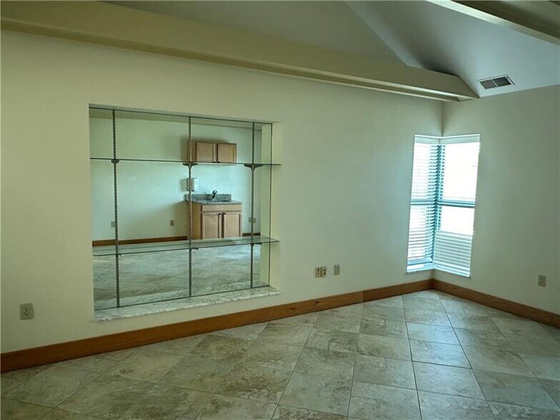 More Photos Of 10431 Perry Hwy, Wexford Office For Sale