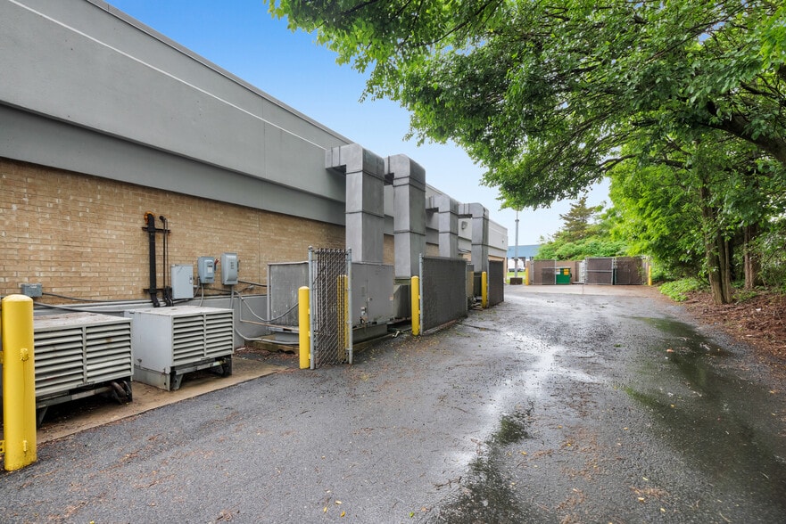 More Photos Of 1781 Stefko Blvd, Bethlehem Drugstore For Lease