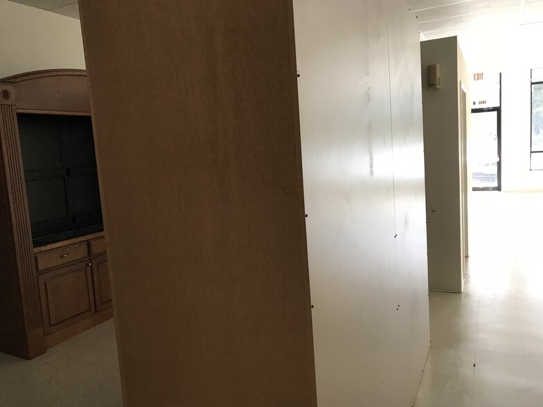 More Photos Of 5022 W Fairfield Dr, Pensacola Office For Lease