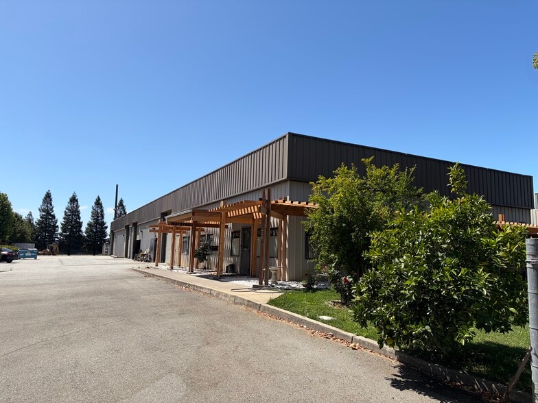 More Photos Of 230 Mayock Rd, Gilroy Warehouse For Lease