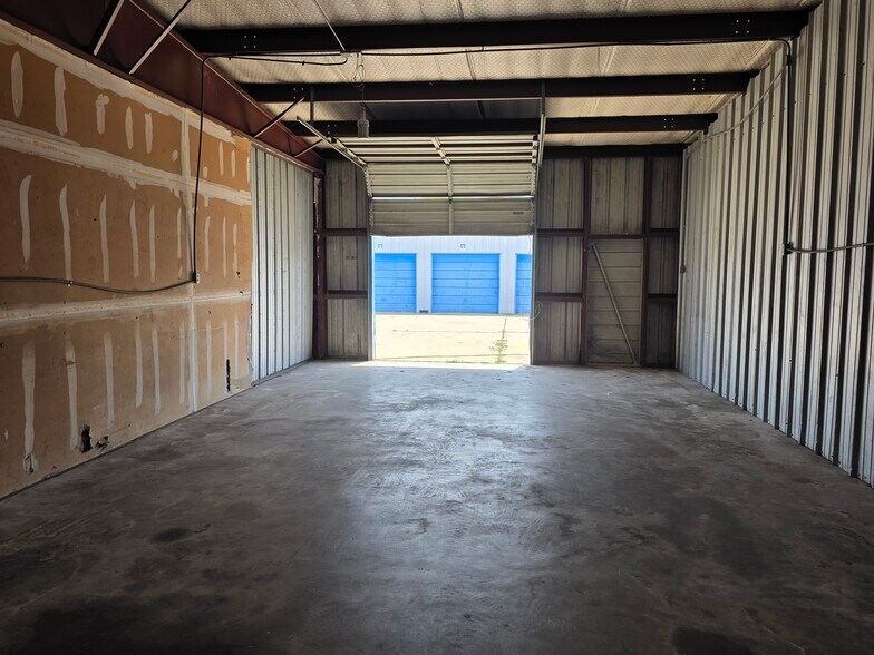 More Photos Of 1814 City Hall Dr, Rosenberg Self Storage For Lease
