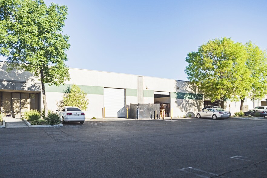 More Photos Of 12701 Van Nuys Blvd, Pacoima Warehouse For Lease