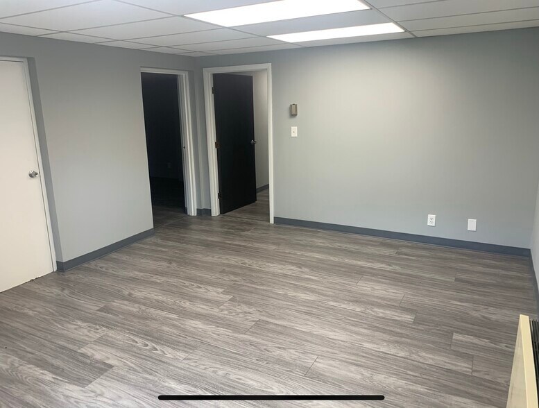 More Photos Of 4588 Kenny Rd, Columbus Storefront Retail Office For Sale