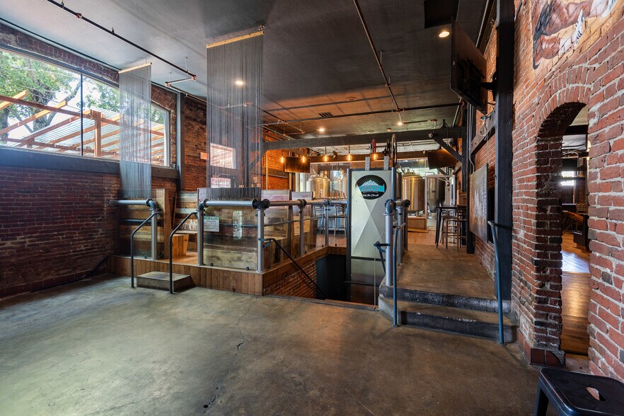 More Photos Of 509 SW G St, Grants Pass Restaurant For Sale