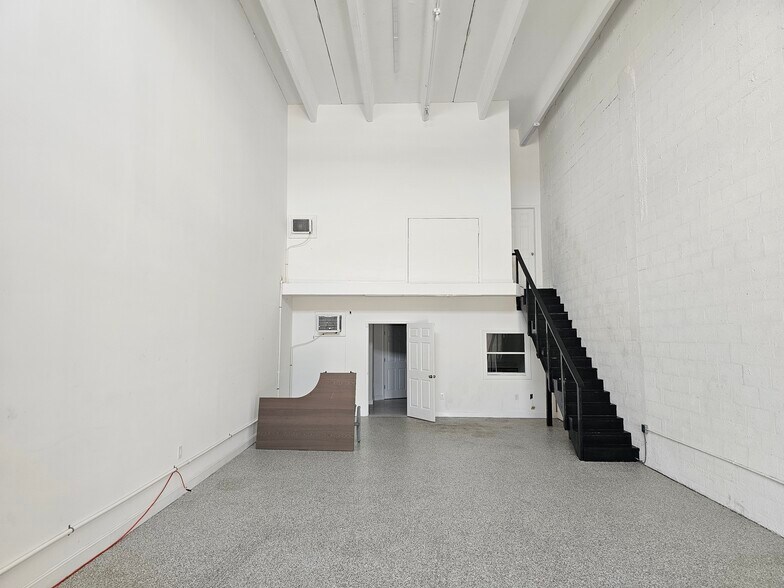 More Photos Of 1209 Gateway Rdg, Lake Park Warehouse For Sale