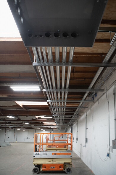 More Photos Of 13340 Raymer St, North Hollywood Manufacturing For Sale