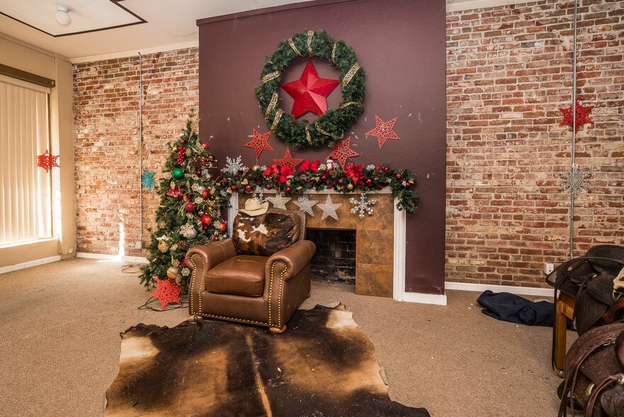 More Photos Of 917 Main St, Woodland Freestanding For Sale