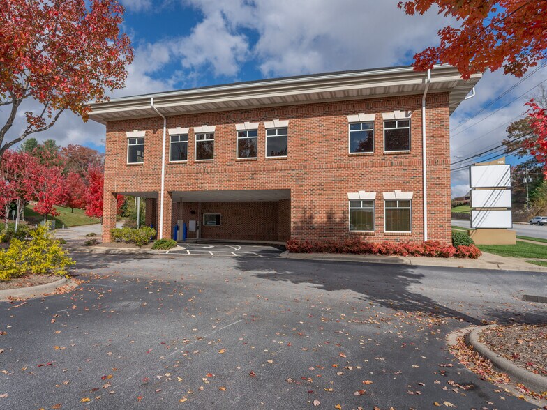 More Photos Of 1985 Hendersonville Rd, Asheville Office For Lease