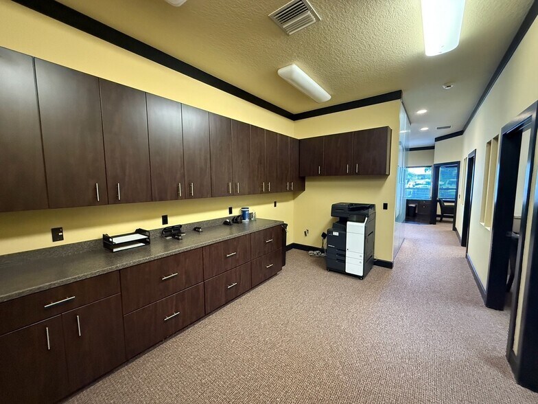 More Photos Of 5115 S Lakeland Dr, Lakeland Office For Sale