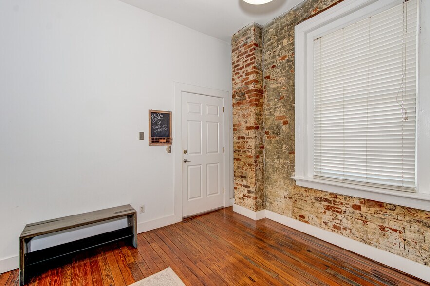 More Photos Of 215 10th St, Augusta General Retail For Sale