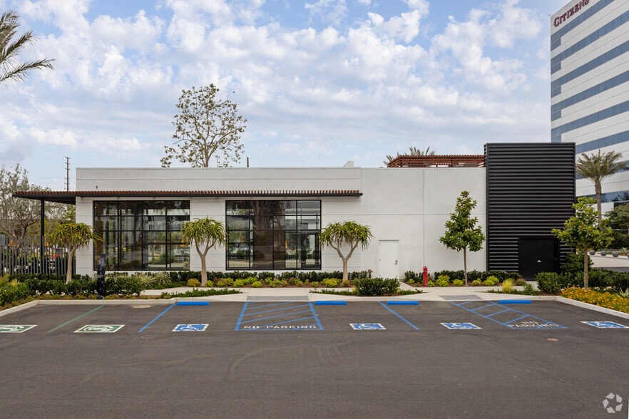 More Photos Of 980 W 190th St, Torrance Restaurant For Lease
