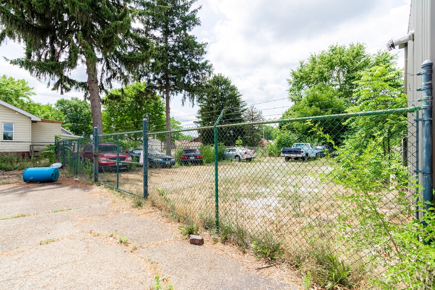 More Photos Of 2615 Harrisburg Ave NE, Canton Warehouse For Sale