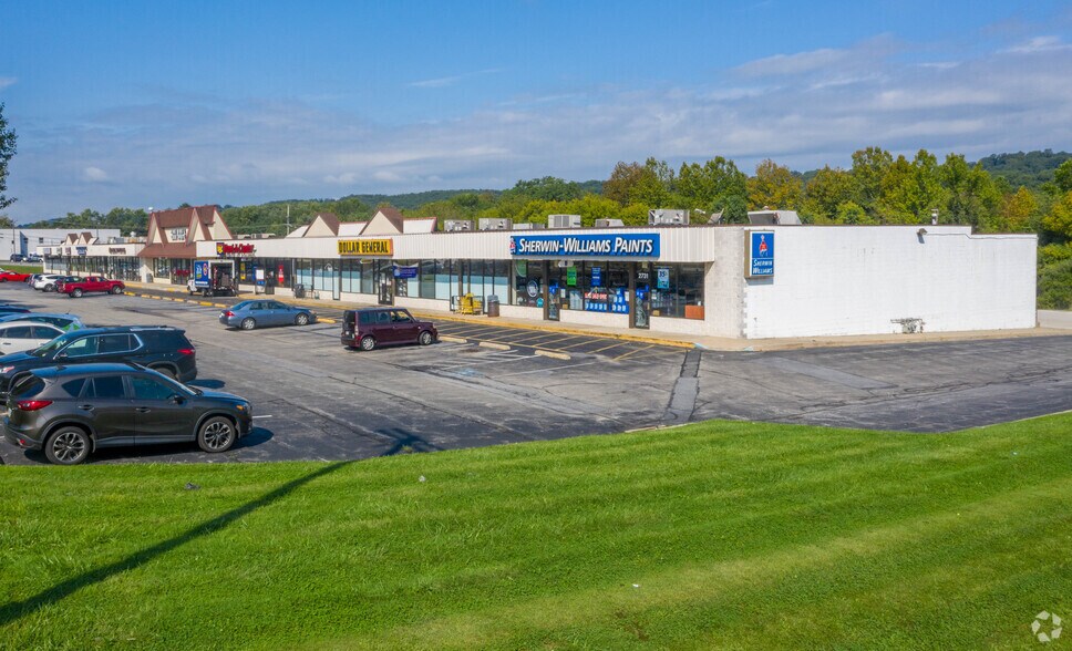 Primary Photo Of 2701-2731 E Lincoln Hwy, Thorndale Storefront For Lease