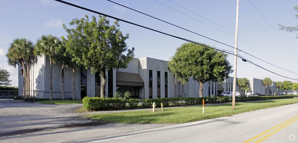 More Photos Of 1111 Old Griffin Rd, Dania Beach Distribution For Lease
