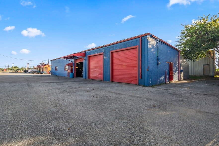 Primary Photo Of 1201 Preston Ave, Pasadena Auto Repair For Sale
