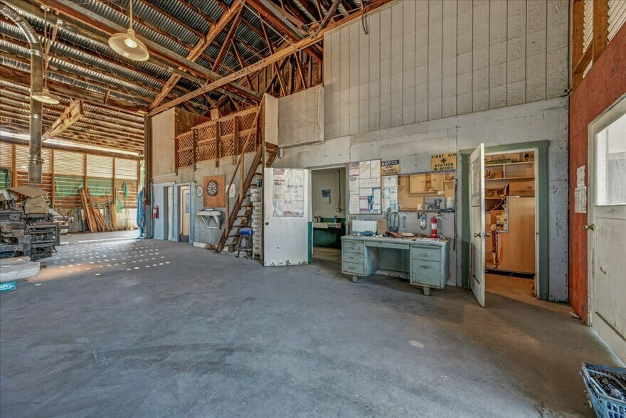 More Photos Of 708 N Pleasant Ave, Fresno Warehouse For Sale