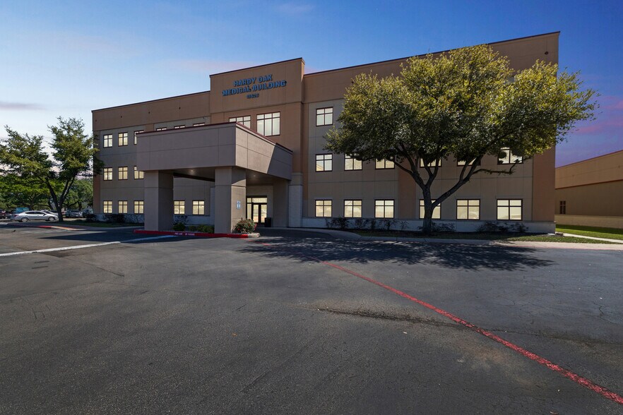 More Photos Of 18626 Hardy Oak Blvd, San Antonio Medical For Lease