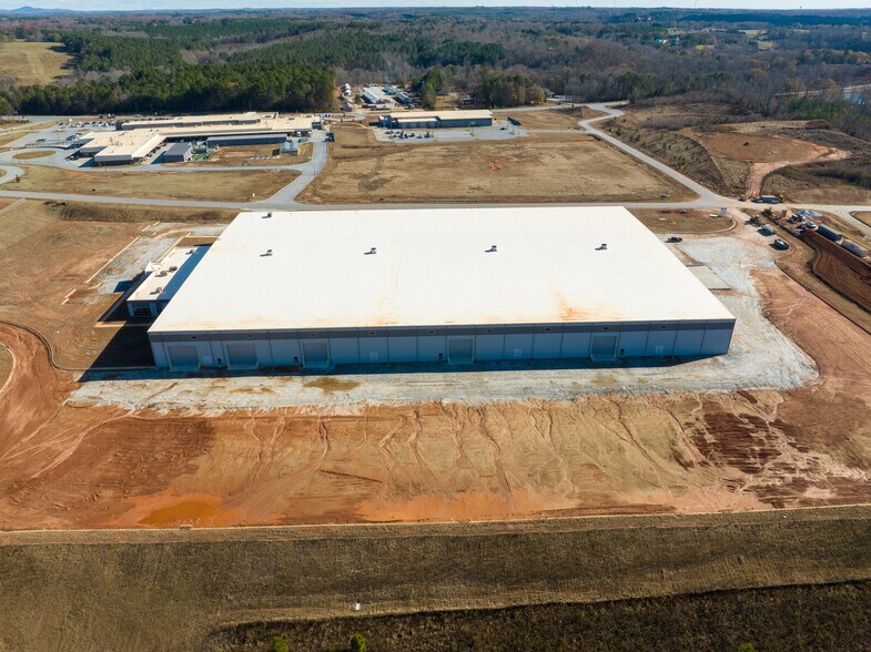 More Photos Of 444 Oconee Business Pky, Westminster Manufacturing For Lease