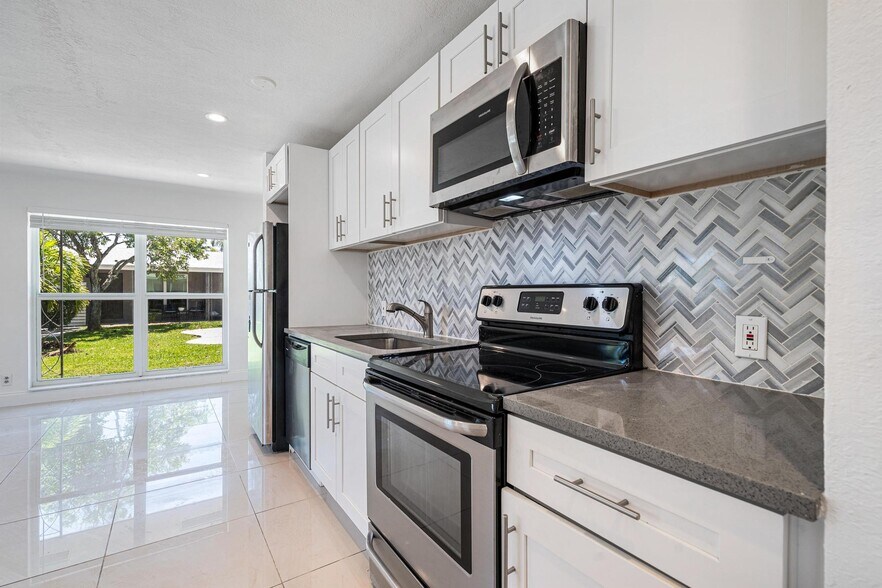 More Photos Of 2201 NE 14th Ave, Wilton Manors Apartments For Sale
