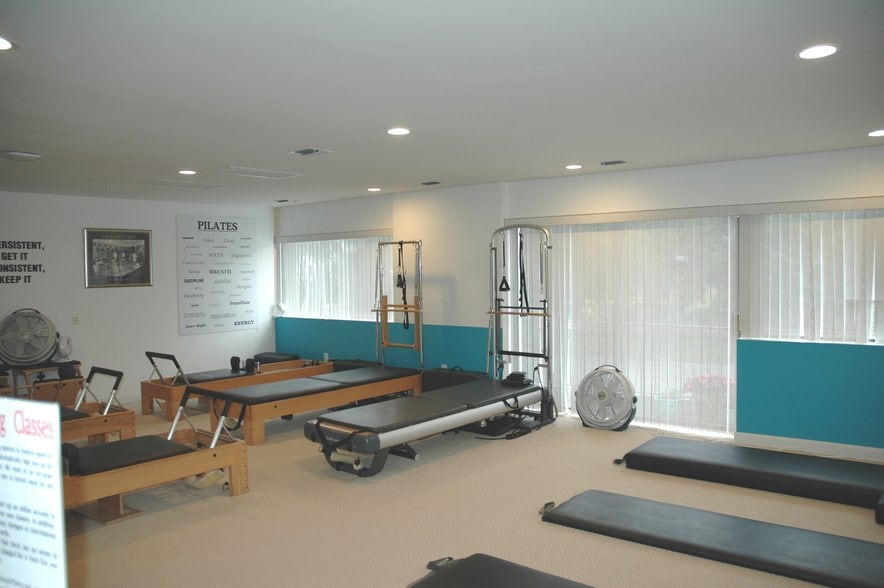 More Photos Of 24 Bellemeade Ave, Smithtown Storefront Retail Office For Lease