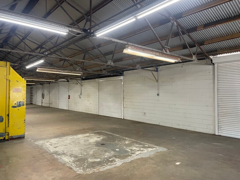 More Photos Of 5005 E Cesar Chavez St, Austin Warehouse For Lease