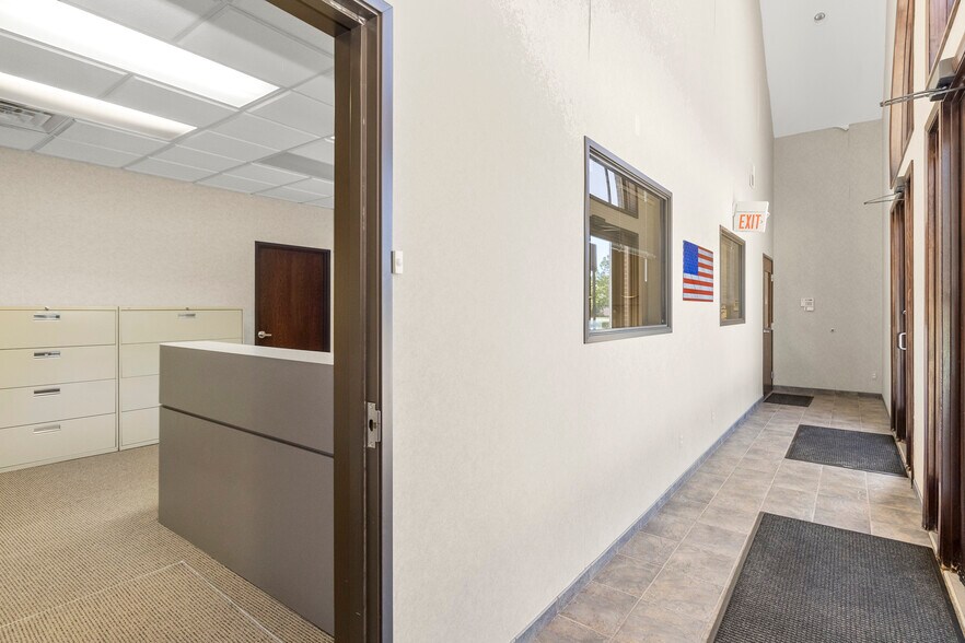 More Photos Of 33 Hiram St, Lake Orion Medical For Lease