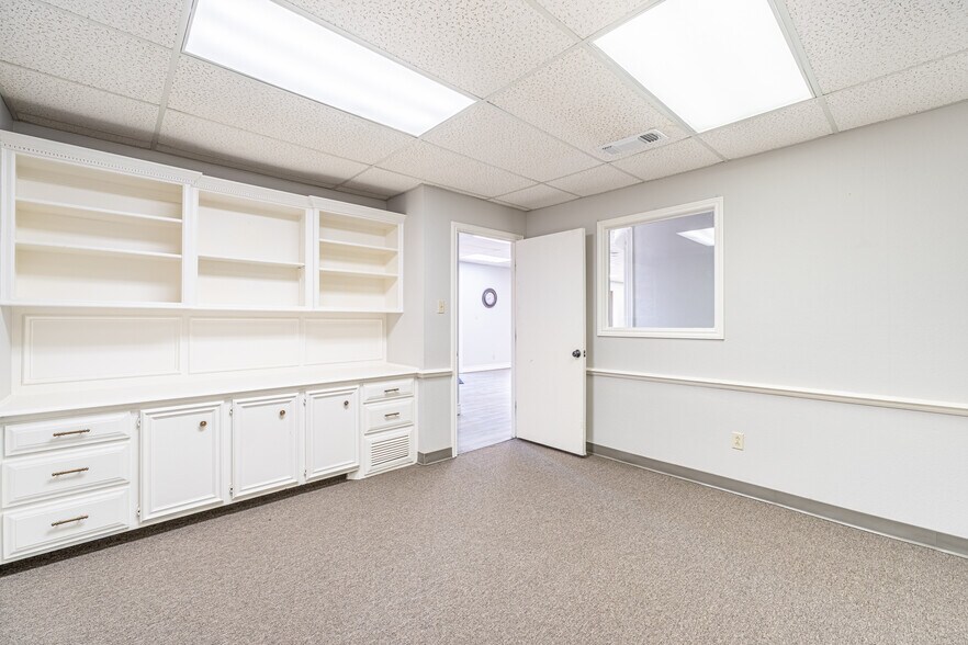 More Photos Of 4718 S Loop 289, Lubbock Office Residential For Lease
