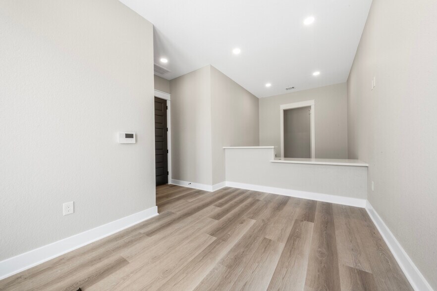 More Photos Of 213 Bella Katy Dr, Katy Medical For Lease
