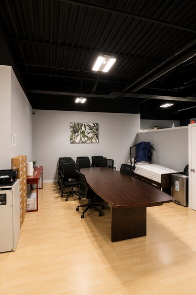 More Photos Of 935 N Plum Grove Rd, Schaumburg Office For Sale
