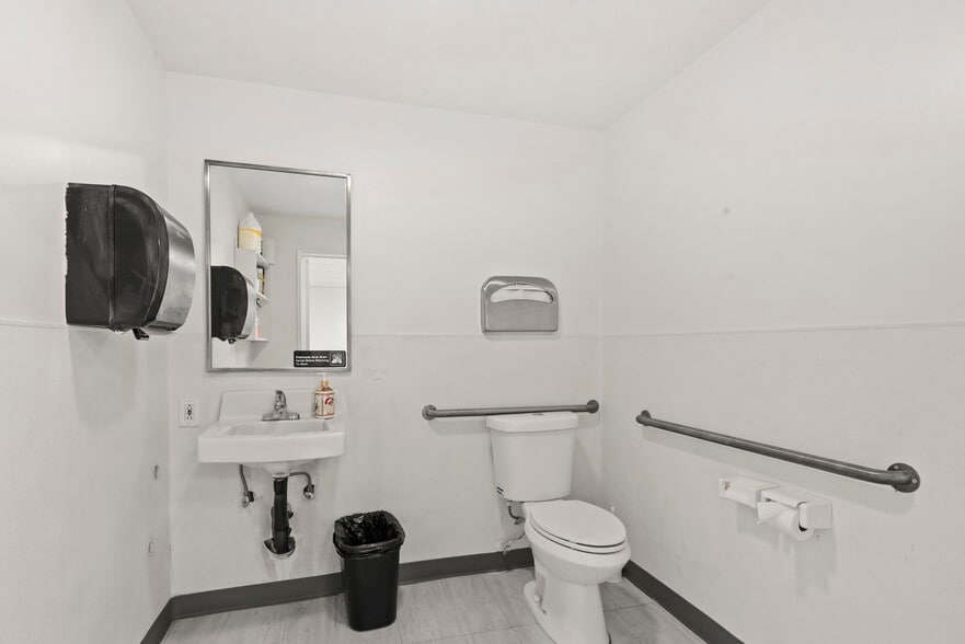 More Photos Of 2974 E Thousand Oaks Blvd, Thousand Oaks Storefront For Lease