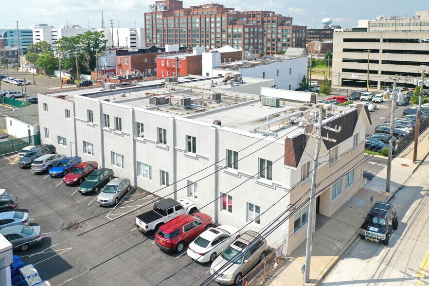 More Photos Of 155 1st St, Mineola Office For Lease