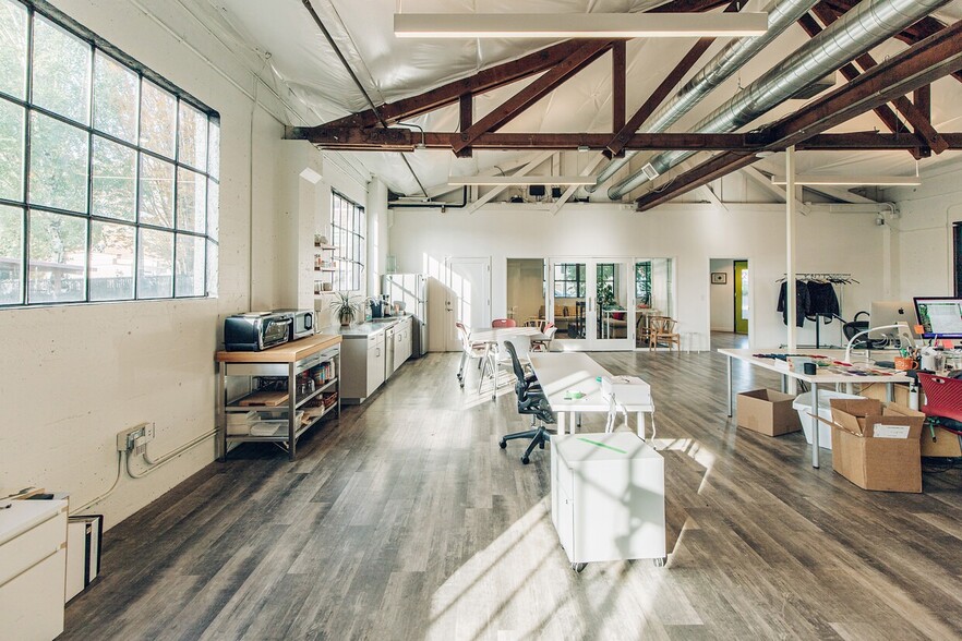 More Photos Of 840 SE Washington St, Portland Loft Creative Space For Sale