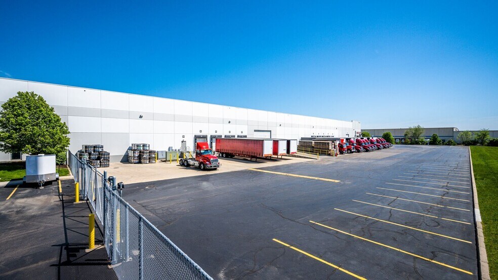 More Photos Of 2939-2979 Crescentville Rd, West Chester Warehouse For Lease