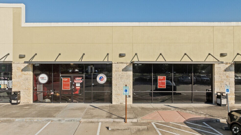 More Photos Of 7035 W Grand Pky S, Richmond Storefront For Lease