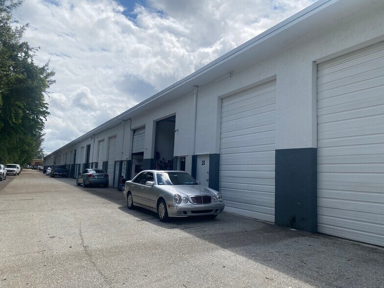 More Photos Of 7673 Hooper Rd, West Palm Beach Warehouse For Lease