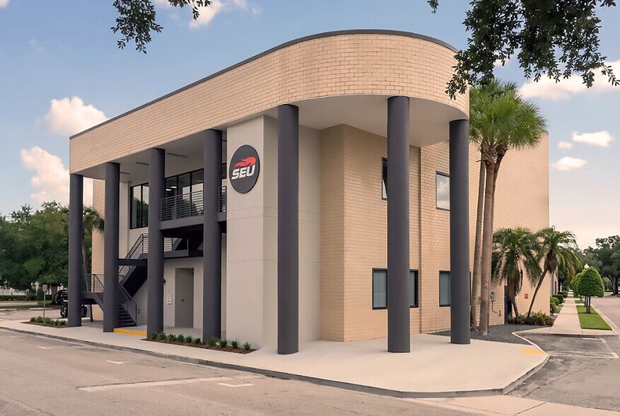 Primary Photo Of 250 Magnolia Ave SW, Winter Haven Coworking Space