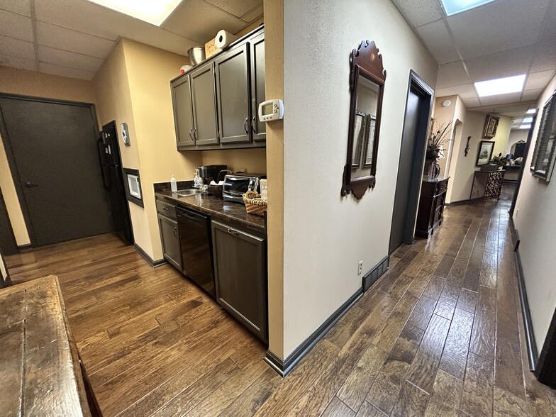 More Photos Of 4735-4739 Spottswood Ave, Memphis Medical For Sale