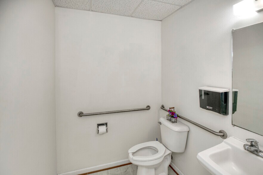 More Photos Of 7151 Richmond Rd, Williamsburg Medical For Lease