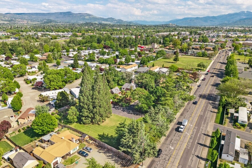 More Photos Of 2336 Table Rock Rd, Medford Freestanding For Sale