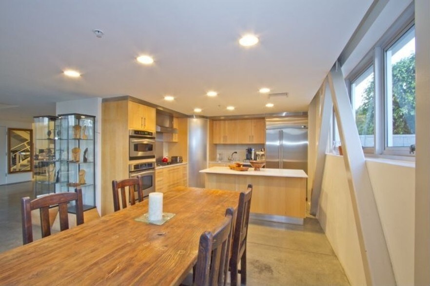 More Photos Of 2100 Abbot Kinney Blvd, Venice Office For Lease