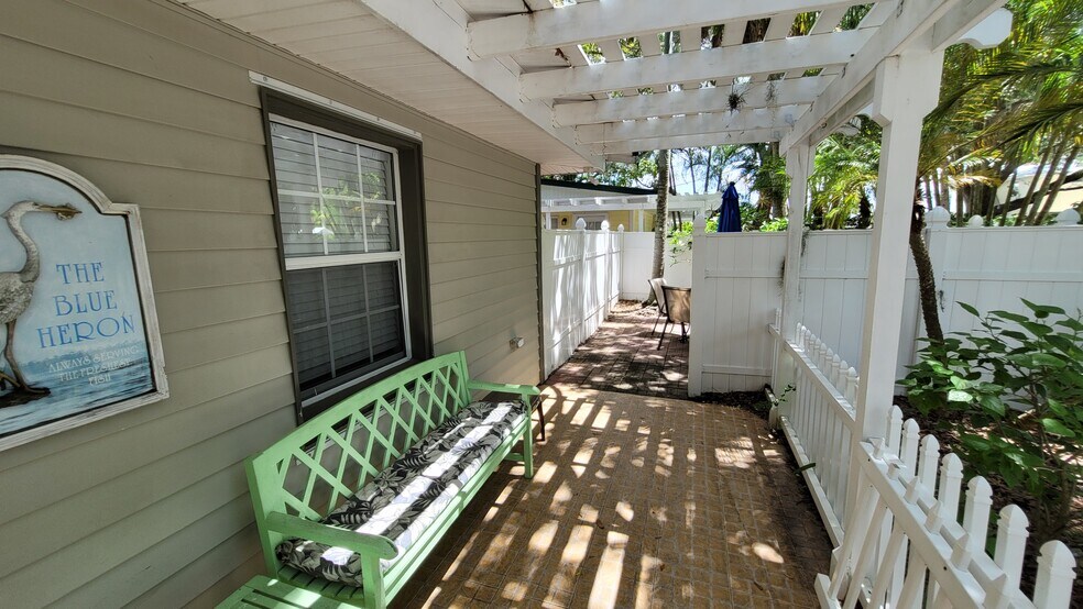 More Photos Of 1800 Kofresi Ct, Ruskin Hotel For Sale