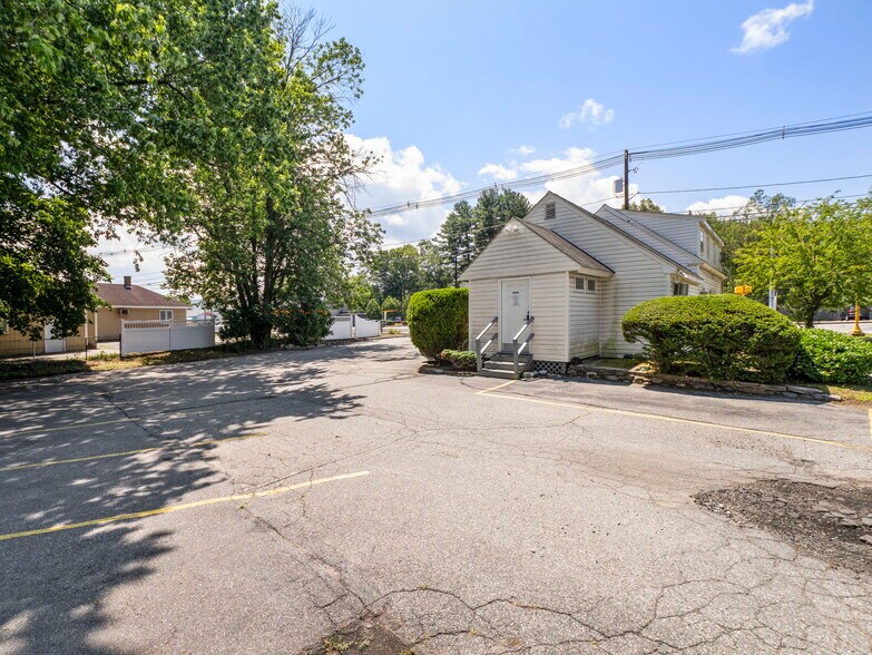 More Photos Of 306 Main St, Wilmington Medical For Sale