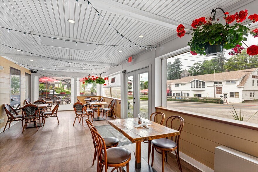 More Photos Of 28 Union St, Boothbay Harbor Restaurant For Sale