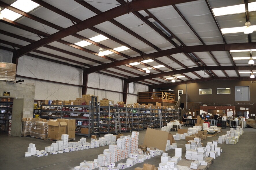 More Photos Of 220 Recker Hwy, Auburndale Warehouse For Lease