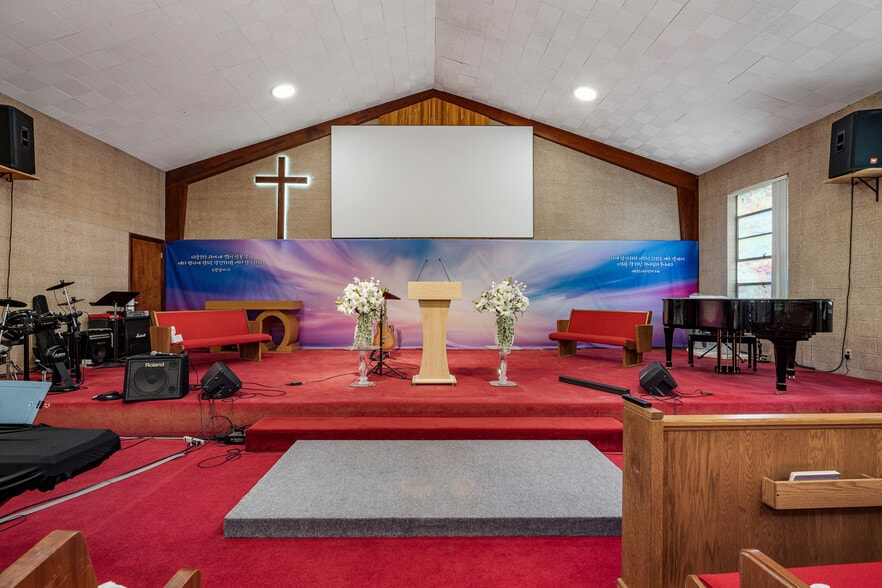 More Photos Of 1424 S 55th St, Kansas City Religious Facility For Sale